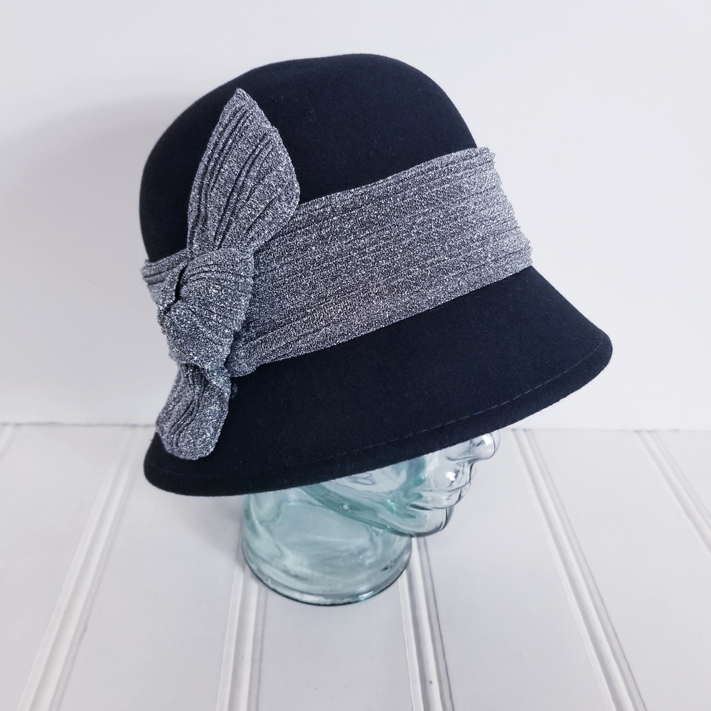 Scala Black Wool Winter Hat S Silver Metallic Shimmer Band Cozy Chic